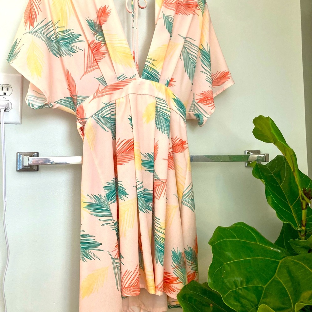 Deep V neck tie. Low back. Vacay / summer dress.